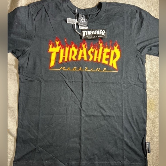 Thrasher size small black with flames t-shirt.‎ - Picture 1 of 4